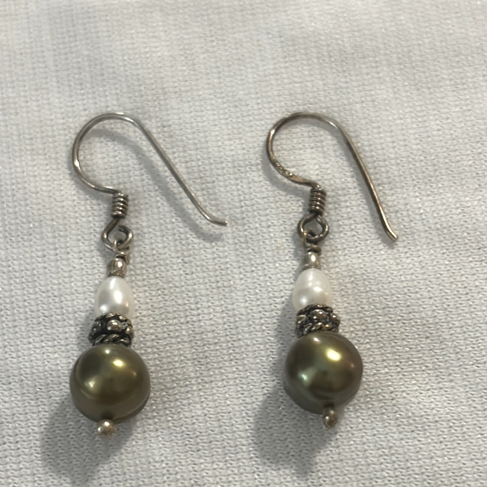 Vintage Sterling 925 fresh water green & white pearls earrings